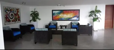 a room with chairs and a table and a painting at Inolvidables atardeceres en Cartagena in Cartagena de Indias