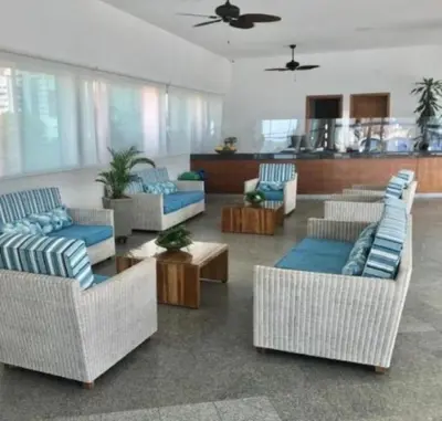 a living room with couches and tables in a building at Inolvidables atardeceres en Cartagena in Cartagena de Indias