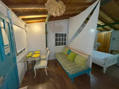 a room with a couch and a table and a bed at Apartaestudios Ofir in Barranquilla