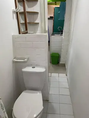 a bathroom with a white toilet in a room at Apartaestudios Ofir in Barranquilla