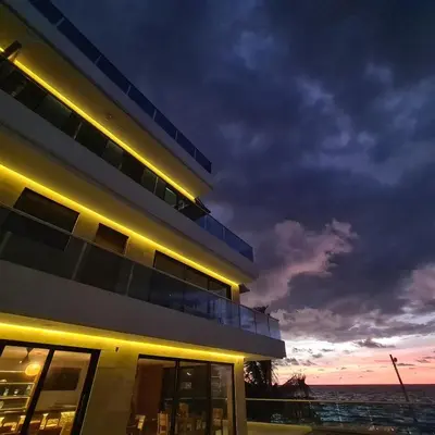 a building with a view of the ocean at night at Camino Palmero Coveñas in Coveñas