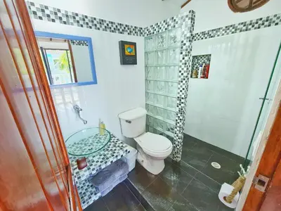 a bathroom with a toilet and a shower at Lujosa cabana con piscina playa y servicio in San Silvestre