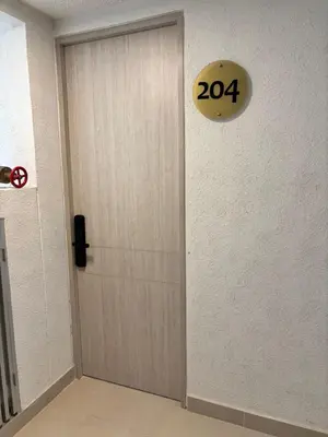 a door with a speed limit sign on a wall at Cartagena, Serena del Mar, Capriella in Manzanillo del Mar