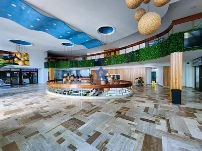 a hotel lobby with a reception desk and a large lobby with at Apartamento Caribe Hilton View - Piso 7 in Cartagena de Indias