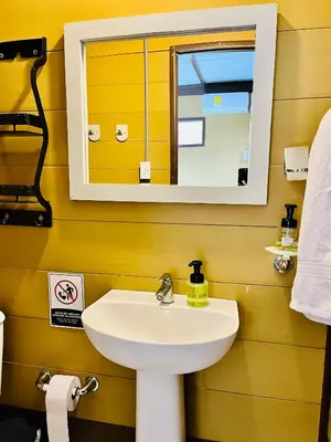 a bathroom with a sink and a mirror at Aquarius Diving Club y Cabañas in Rincón