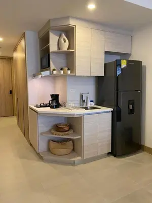 a kitchen with a sink and a refrigerator at Hermoso y acogedor Monoambiente in Cartagena de Indias