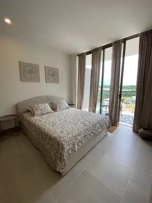 a bedroom with a bed and a large window at Hermoso y acogedor Monoambiente in Cartagena de Indias