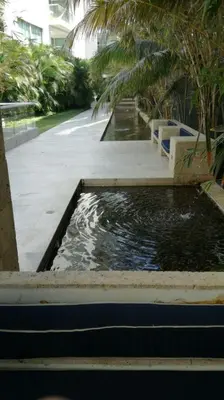 a pool of water with benches in a park at Morros Vitri Disfruta de acceso directo a la playa in Cartagena de Indias