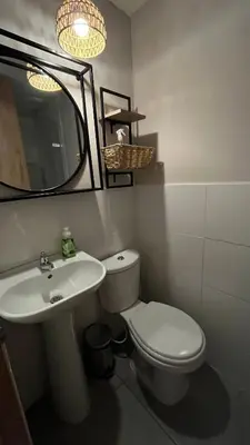 a bathroom with a toilet and a sink and a mirror at Apto bien ubicado cerca al mar, cerca al centro y al aereopuerto in Cartagena de Indias