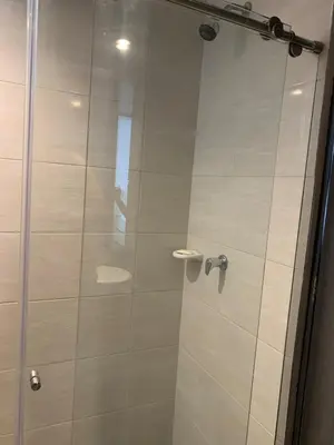 a bathroom with a shower with a glass door at Apartamento acogedor in Barranquilla