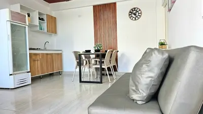 a living room with a couch and a table with chairs at Apartamento cerca a la playa y al mar Punta Roca in Maizal