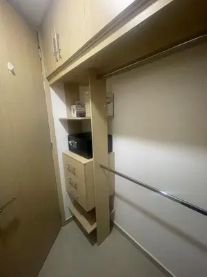 a room with a closet with a door and a shelf at Apartaestudio 91 in Barranquilla