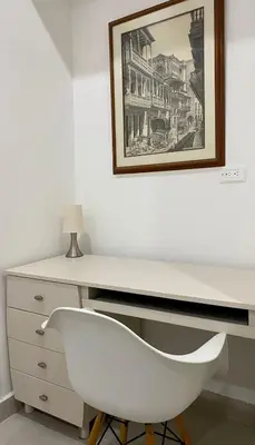 a white desk with a white chair in a room at Apartamento en Centro histórico de Cartagena in Estación El Salto