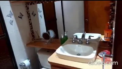 a bathroom with a sink and a mirror at Bello Horizonte y CC ZAZUE in Santa Marta