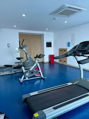a gym with two exercise bikes and a treadmill at Apartamento entero amoblado con excelente ubicación en Barranquilla in Barranquilla