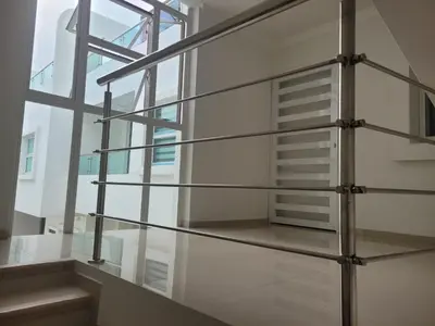 a glass shelving unit in a room with a window at Aparta estudio Malecón del Río in Barranquilla