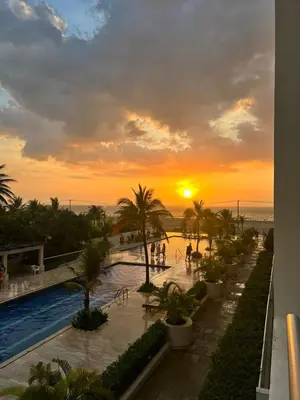 a sunset over a swimming pool at a resort at ESPECTACULAR APARTAMENTO MORROS 3 Acceso directo a la Playa!!! in Cartagena de Indias