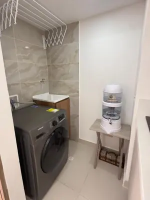 a laundry room with a washing machine and a coffee maker at Apartamento en Torices in Cartagena de Indias