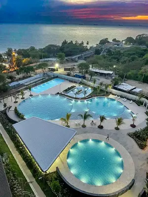 an overhead view of two pools at a resort at Moderno, vista al mar, AC, Wifi200MB,5Min Aeropuerto in Estación El Salto