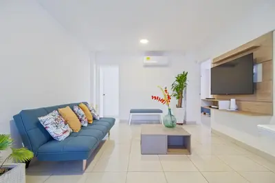 a living room with a blue couch and a tv at Hermoso apartamento en manga piso 3 in Cartagena de Indias