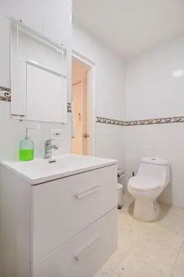 a white bathroom with a toilet and a sink at Hermoso apartamento en manga piso 3 in Cartagena de Indias