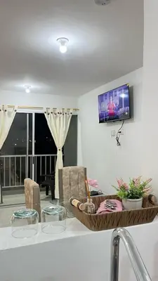 a living room with a tv on a wall at Alojamiento cerca del centro histórico y de la playa in Estación El Salto