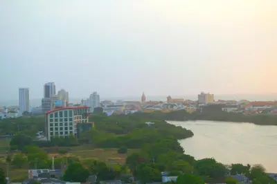a view of a city with a river and buildings at Hermoso Apartamento Cerca a Playa in Cartagena de Indias