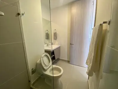 a bathroom with a toilet and a sink and a shower at Premium Hub 1304 APARTAMENTO CARTAGENA Vista al Mar in Cartagena de Indias