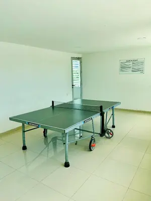 a ping pong table in a room with a ping pong ball at Apartamento en Sabanilla in Puerto Colombia