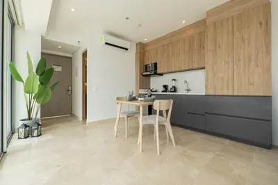 a kitchen with a table and chairs in a room at CB1629 | Suite moderna con vista 180 mar ciudad in Cartagena de Indias