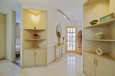 a large room with shelves and a mirror at Bocagrande Excelente Ubicacion Apto CONFORT con una gran vista al MAR y PLAYAS in Cartagena de Indias