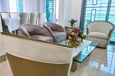 a living room with two chairs and a table at Dúplex Frente al Mar cerca C.Amurallada in Cartagena de Indias