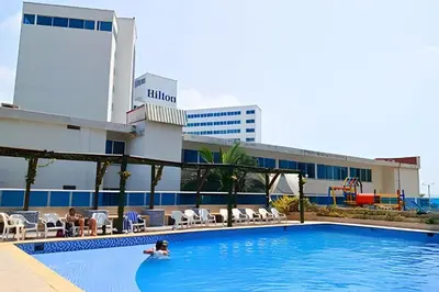 a person swimming in a pool in front of a hotel at Lindo Apartstudio en El Laguito in Cartagena de Indias