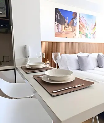 a living room with a table and a couch at Playa, Vista al mar y Comodidad, ubicación perfecta in Cartagena de Indias