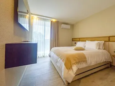 a bedroom with a bed and a large window at Impresionante vista Dominique 2 suites in Cartagena de Indias
