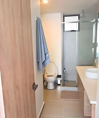 a bathroom with a toilet and a sink and a shower at Lujo y comodidad Frente al Mar in Cartagena de Indias