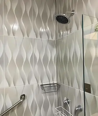 a bathroom with a shower with white tiles at Lindo apto con salida directa a la playa in Cartagena de Indias
