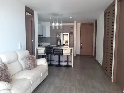 a living room with a white couch and a kitchen at Apartamento en la Boquilla, Cartagena in Cartagena de Indias
