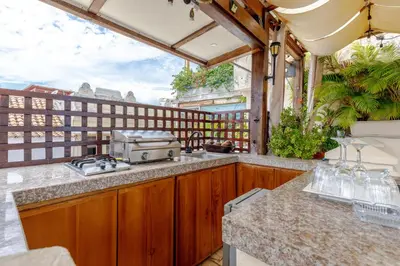 an outdoor kitchen with a grill on a balcony at Estrella de San Pedro B&B in Cartagena de Indias