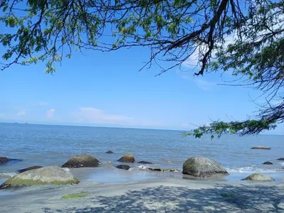 a view of the beach with rocks and the ocean at Un Espacio para soñar in Santa Marta