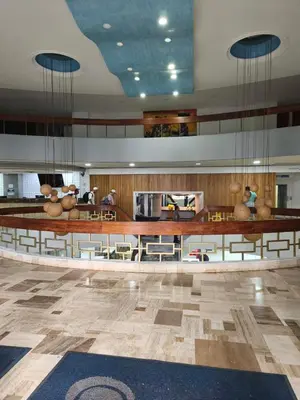 a large lobby with aasteryasteryasteryasteryasteryasteryasteryasteryasteryasteryastery at Apartamento con vista al Laguito, Nuevo Conquistador in Cartagena de Indias