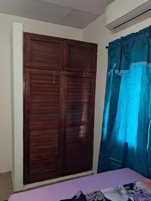 a wooden door in a bedroom with a bed at Hospedaje Mango y Mar Apartamento in Coveñas
