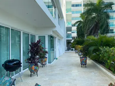 a balcony with chairs and plants on a building at Apartamento con excelente Vista al Mar in Cartagena de Indias