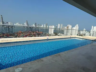 a swimming pool on the roof of a building at Lujoso alojamiento empresarial en Cartagena in Cartagena de Indias