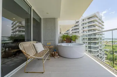 a bathroom with a tub and a chair on a balcony at MQ903 | Jacuzzi & hamaca · Vista espectacular in Cartagena de Indias