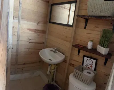 a small bathroom with a sink and a toilet at Chiki luki in Baru