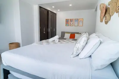 a bedroom with a large white bed with white pillows at Apartamento 1 dormitorio Morros. Vista Mar y Acceso Playa in Cartagena de Indias
