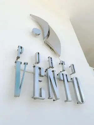 a metal sign with the word fix hanging on a wall at Apartamento 1 dormitorio Morros. Vista Mar y Acceso Playa in Cartagena de Indias