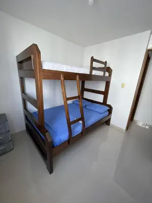 a bunk bed in a room with a blue mattress at Vacaciones Inolvidables in Coveñas