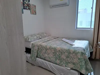a small bedroom with two beds and a window at Vacaciones Inolvidables in Coveñas